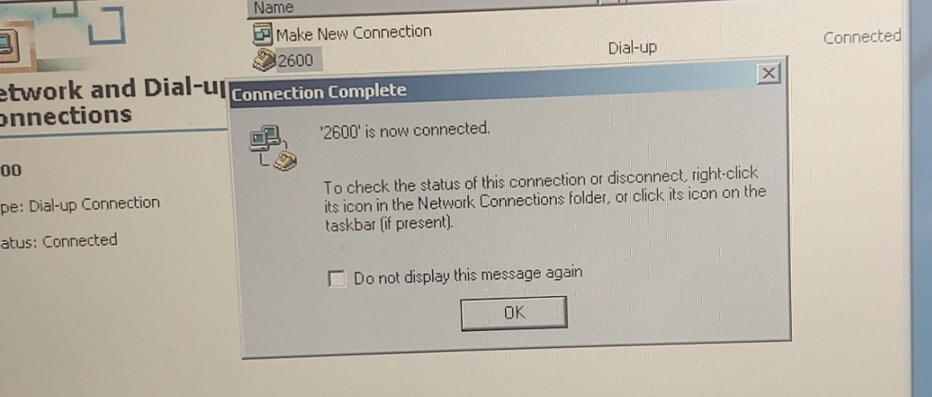 A photo of a Windows 2000 system displaying a "2600 is now connected" pop up.